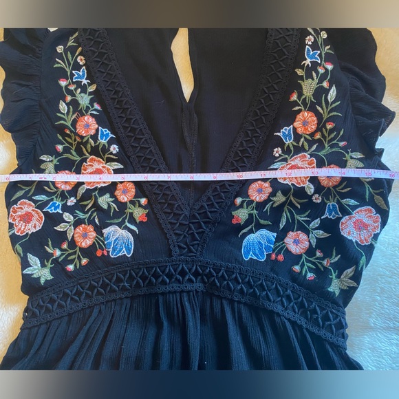 Floral embroidered blouse - Picture 3 of 3